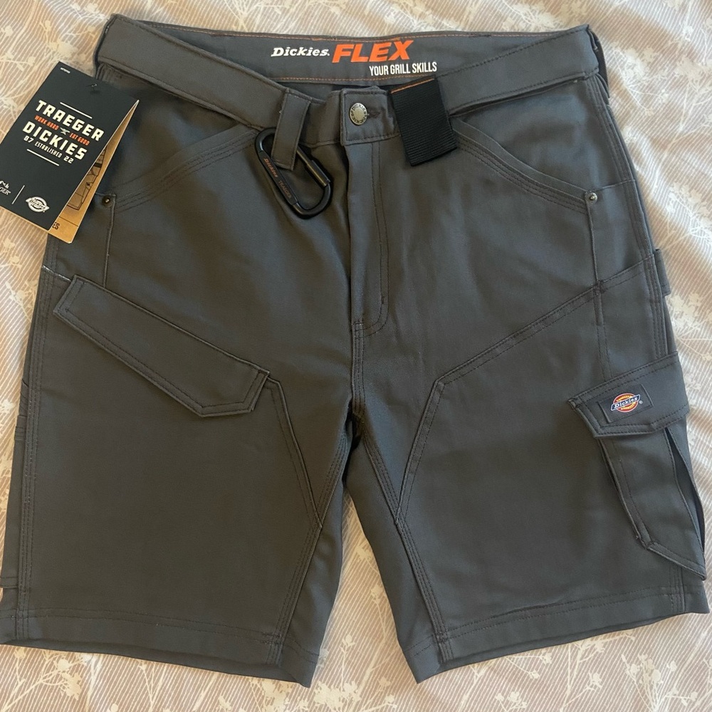 NWT Women's Dickies Cargo Shorts size 29 Grey